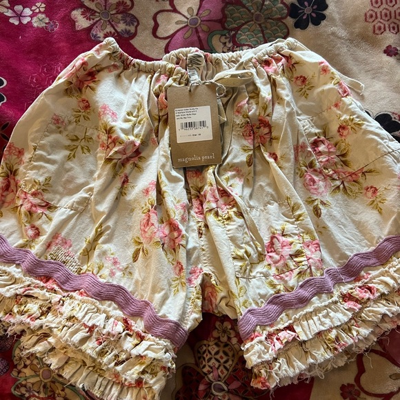 Magnolia Pearl Shorts - Picture 4 of 4